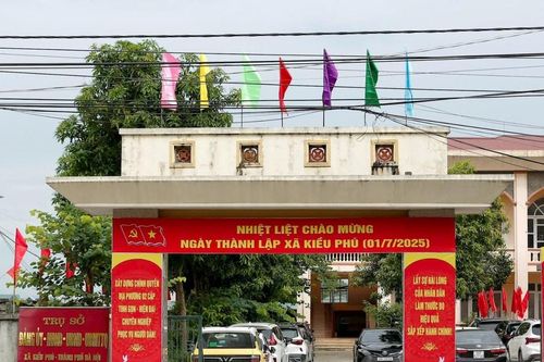 Hà Nội rực rỡ cờ hoa trước thời khắc vận hành chính quyền 2 cấp