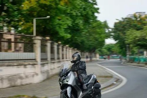Yamaha XMAX 300 liệu có vừa đủ để đi làm, vừa ổn để đi phượt?