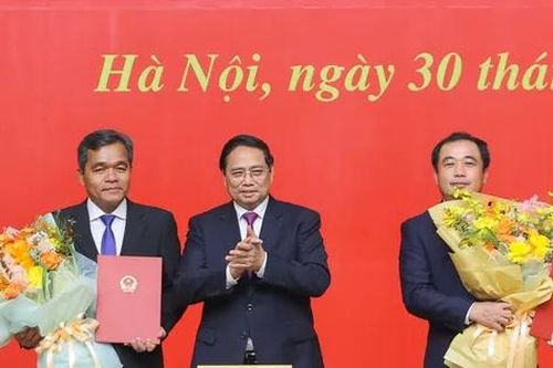Thủ tướng trao quyết định bổ nhiệm hai cán bộ cấp thứ trưởng