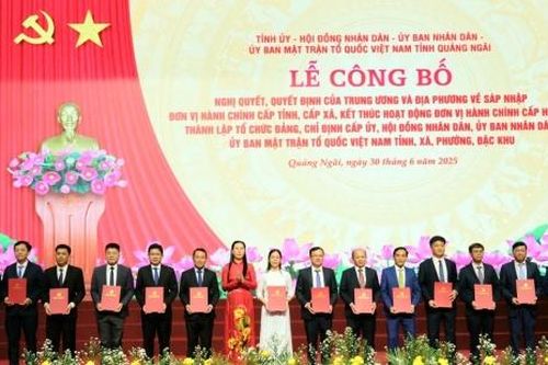 Quảng Ngãi công bố quyết định sáp nhập đơn vị hành chính, thành lập tổ chức bộ máy mới