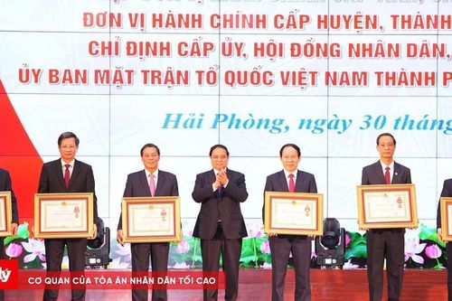 Chủ tịch nước tặng Huân chương Lao động cho 6 lãnh đạo Hải Phòng và Hải Dương