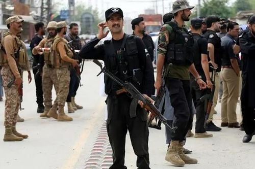 Đánh bom liều chết nhắm vào đoàn xe quân sự ở Pakistan, hơn 40 người thương vong