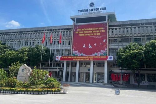 Kỷ luật 2 cán bộ trường Đại học Vinh có hành vi gạ gẫm sinh viên