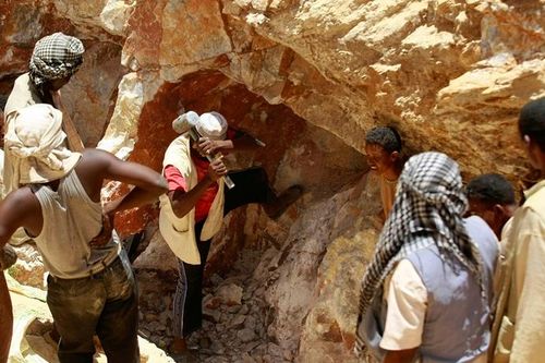 Sập mỏ vàng ở Sudan, hàng chục người bị chôn vùi
