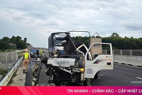 Va chạm trên cao tốc ở Hà Tĩnh, xe tải bị biến dạng, 1 người tử vong