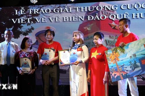 Trao giải cuộc thi viết và vẽ 'Vì biển đảo quê hương' tại châu Âu