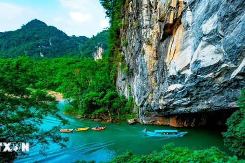 Hợp nhất lịch sử và thiên nhiên - nền tảng phát triển du lịch