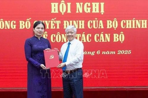 Đồng chí Hà Thị Nga tham gia Ban Chấp hành, Ban Thường vụ Đảng ủy MTTQ, các đoàn thể Trung ương