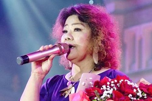 'Người đàn bà hát' sau cơn bạo bệnh ở tuổi U80