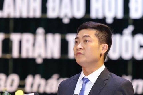 Phó giáo sư 36 tuổi và nhiều nguyên giám đốc sở làm bí thư Đảng ủy xã