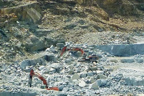Đà Nẵng: Ngăn chặn tình trạng bán đá xây dựng cao hơn giá công bố