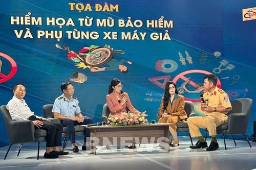 Mũ bảo hiểm, phụ tùng xe máy giả: Bẫy tử thần núp bóng hàng rẻ