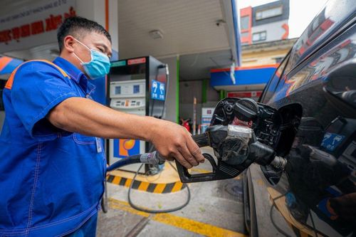 Giá xăng dầu hôm nay 30/6: Lại giảm