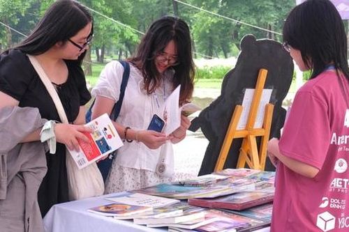 Học sinh Hà Nội lan tỏa tình yêu đọc sách đến giới trẻ