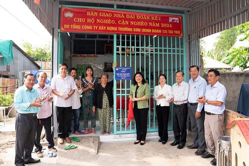 Những tổ cất nhà từ thiện