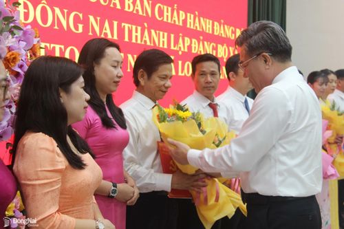 Công bố quyết định Ban Chấp hành Đảng bộ xã Long Thành nhiệm kỳ 2025-2030