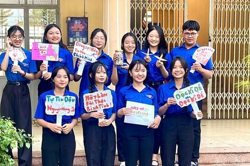 Trải nghiệm ý nghĩa cùng chiến dịch 'Hoa phượng đỏ'