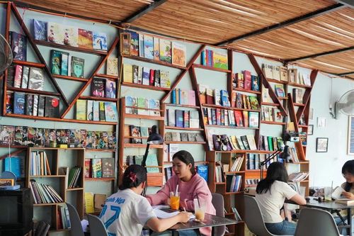 Cà phê sách-Nhịp cầu kết nối tri thức
