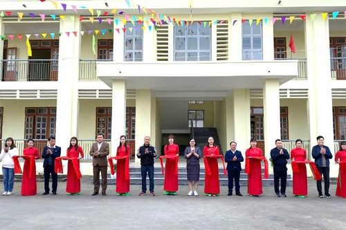 Giúp học sinh vùng cao tiếp cận môi trường học tập an toàn