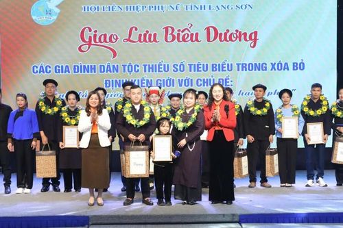 Đẩy lùi hủ tục