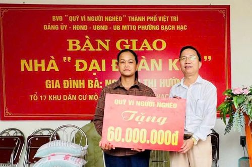 Bàn giao nhà đại đoàn kết
