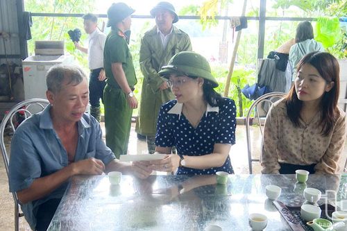 Thăm hỏi, động viên gia đình hai cháu bé tử vong do đuối nước tại xã Nam Hòa