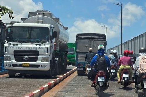 Cần Thơ bắt đầu phân luồng giao thông qua cầu tạm Ô Môn