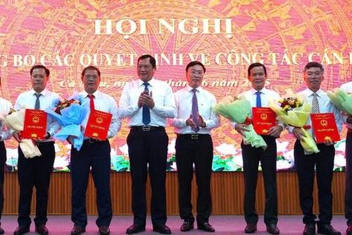Giám đốc và 6 Phó giám đốc Sở Xây dựng tỉnh Cà Mau mới