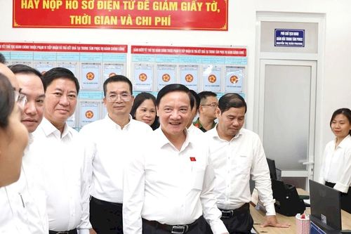 Phó Chủ tịch Quốc hội Nguyễn Khắc Định thăm, làm việc tại hai phường mới của Khánh Hòa