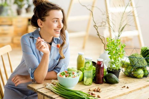Ăn uống lành mạnh giúp giải độc khỏi vi nhựa
