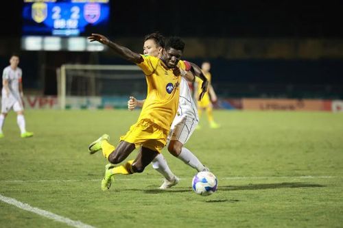 Đằng sau chuyển nhượng ở V.League