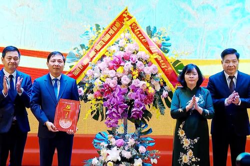 Bí thư Thành ủy Hà Nội trao quyết định về công tác cán bộ