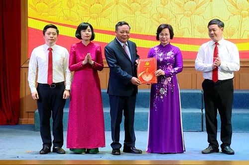 Trao quyết định cán bộ tại 3 phường Thanh Xuân, Hà Đông, Dương Nội