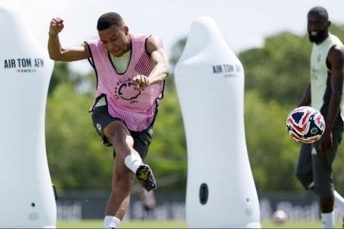 Mbappe tập luyện trở lại cùng đồng đội