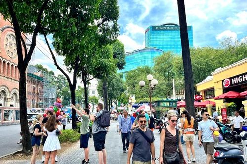 Châu Âu 'báo động đỏ' nắng nóng, Việt Nam là một trong những điểm đến hút khách hè 2025
