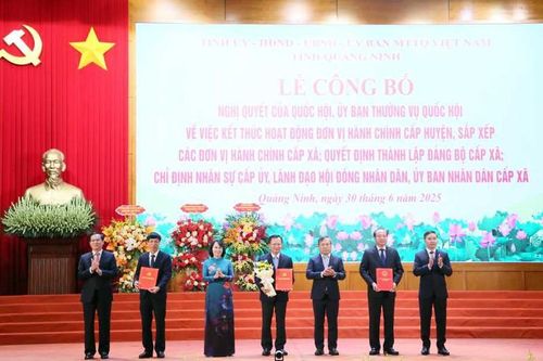Quảng Ninh công bố các quyết định về thực hiện mô hình chính quyền địa phương 2 cấp