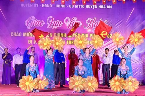 Hòa An giao lưu văn nghệ chào mừng sự kiện chính quyền địa phương 2 cấp đi vào hoạt động theo mô hình mới