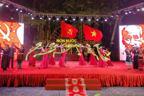 Chương trình nghệ thuật đặc biệt chào mừng chính quyền địa phương 2 cấp chính thức hoạt động