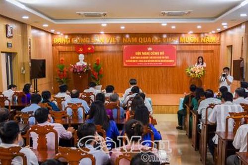 Công bố quyết định thành lập các tổ chức chính trị - xã hội; công tác cán bộ các đơn vị sự nghiệp công lập