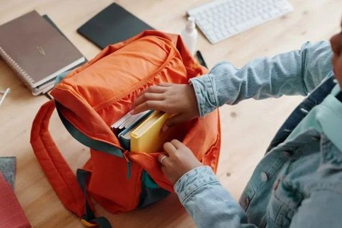 Sách vở trong cặp con có 4 dấu hiệu này: Cha mẹ đừng xem thường!