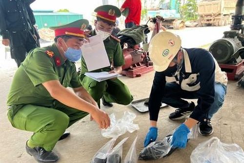 Khởi tố 4 đối tượng đổ thải công nghiệp số lượng lớn