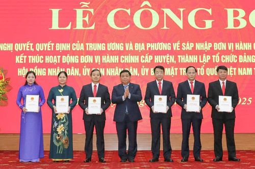 Chủ tịch và các Phó Chủ tịch UBND tỉnh Thái Nguyên