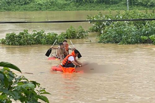 Hai cháu bé bị nước cuốn sau trận mưa lớn ở Thái Nguyên