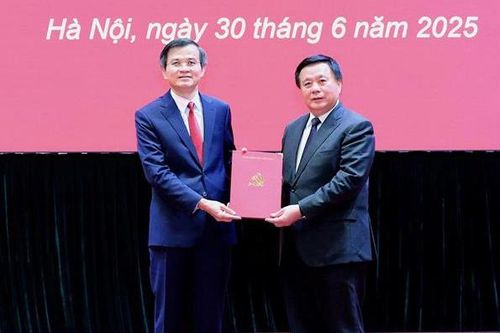 Ông Đoàn Minh Huấn giữ chức Phó Giám đốc Thường trực Học viện Chính trị quốc gia Hồ Chí Minh