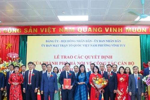 Đồng chí Nguyễn Quang Trung là Bí thư Đảng ủy, Chủ tịch HĐND phường Vĩnh Tuy