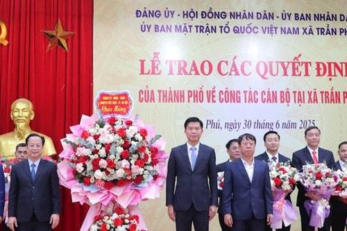Công bố các chức danh lãnh đạo xã Trần Phú