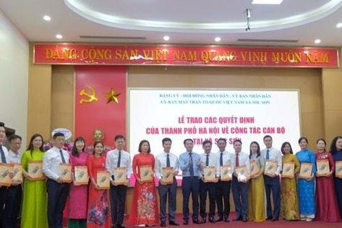 Phó Chủ tịch UBND thành phố Hà Nội Nguyễn Trọng Đông trao Quyết định tại 3 xã: Sóc Sơn, Nội Bài, Kim Anh