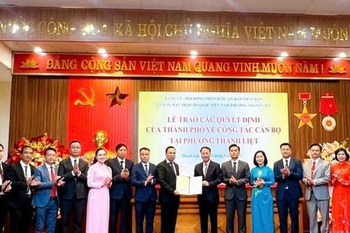 Phường Thanh Liệt công bố các quyết định của thành phố về công tác cán bộ
