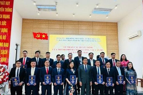 Công bố các quyết định về tổ chức bộ máy xã Hưng Đạo