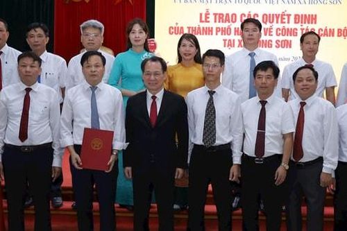 Công bố thành lập và chức danh cán bộ xã Hồng Sơn